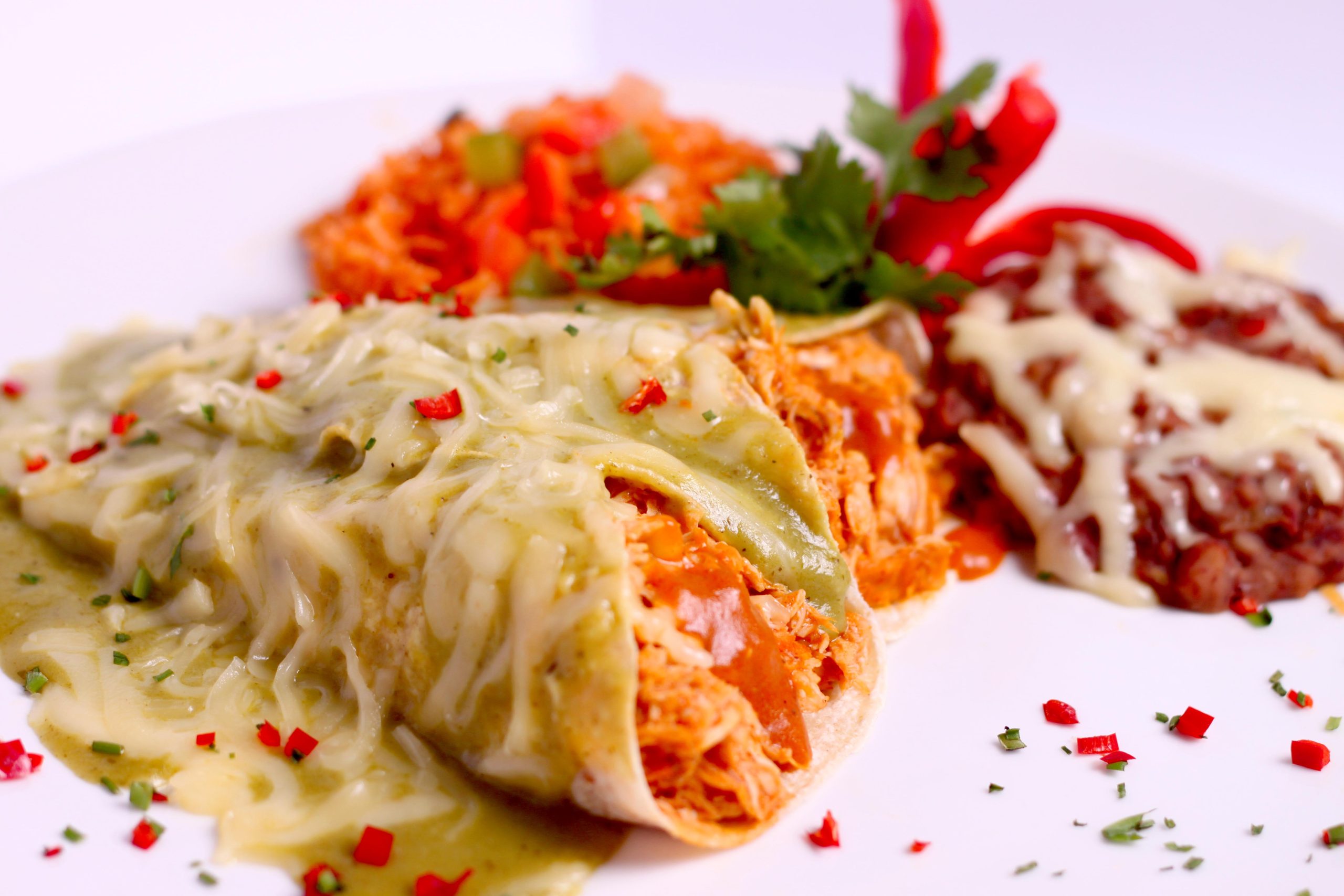 Guacamole Segar dan Enchiladas yang Menggoda di Restoran Las Norias